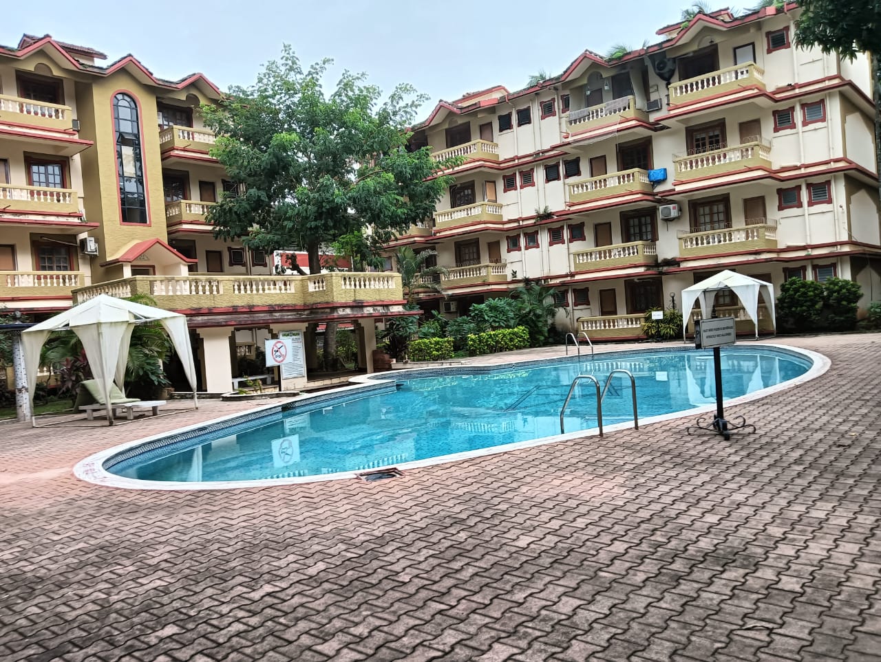 Fuchsia Stays Candolim Apartment - Tap to explore photos