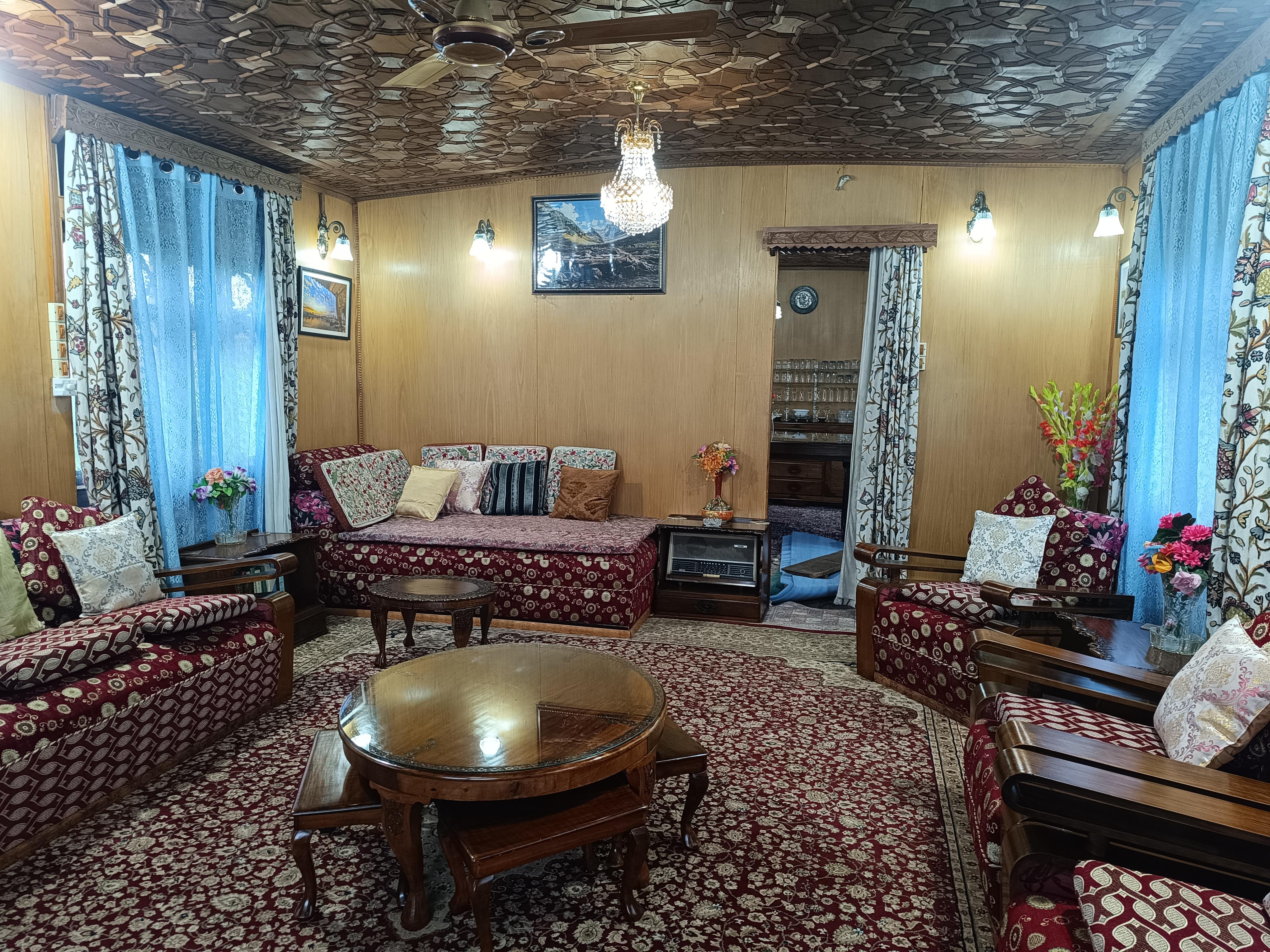 House Boat Tehran - Tap to explore photos