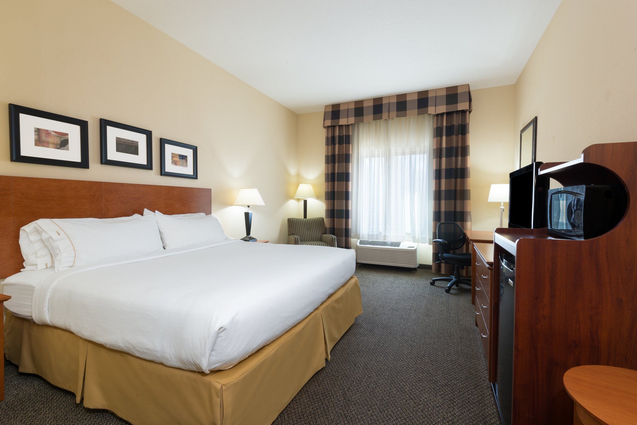 Holiday Inn Express Hotel Vernal - Tap to explore photos