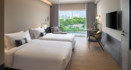 Cross Pattaya Pratamnak Room Type - Luxury Ocean View - Twin