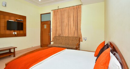 Hotel Vrindavan Garden Room Type - Deluxe Room