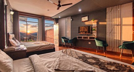 Smokey Castle Homestay & Cafe Mukteshwar Room Type - Royal Family Chamber