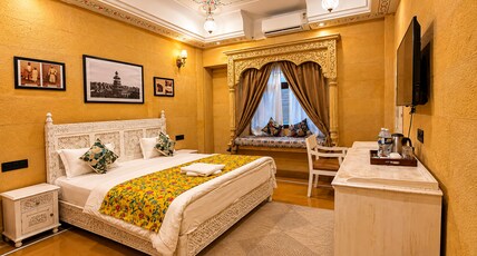 Garh Adhiraj A Luxurious Boutique Haveli Room Type - Premium Heritage Room