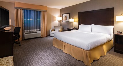 Holiday Inn Express Hays Room Type - 1 King Standard Communications Mobility Accessible