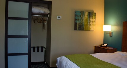 Best Western Plus Menomonie Inn & Suites Room Type - Suite-1 King Bed, Non-Smoking, High Speed Internet Access, Microwave, Refrigerator, Sofabed, Full Br