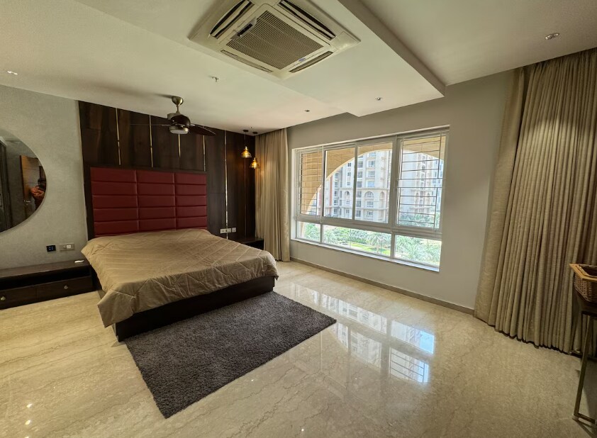 Urban oasis 3bhk luxurious by luxedowntown - Tap to explore photos