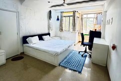 White House Studio Apartment