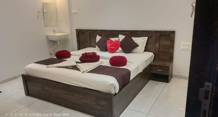 Hotel Saheb Executive Kolhapur Room Type - Deluxe AC With Bathtub