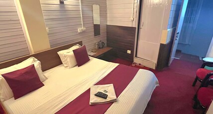 Crown Ville Guest House Room Type - Double deluxe room with terrace