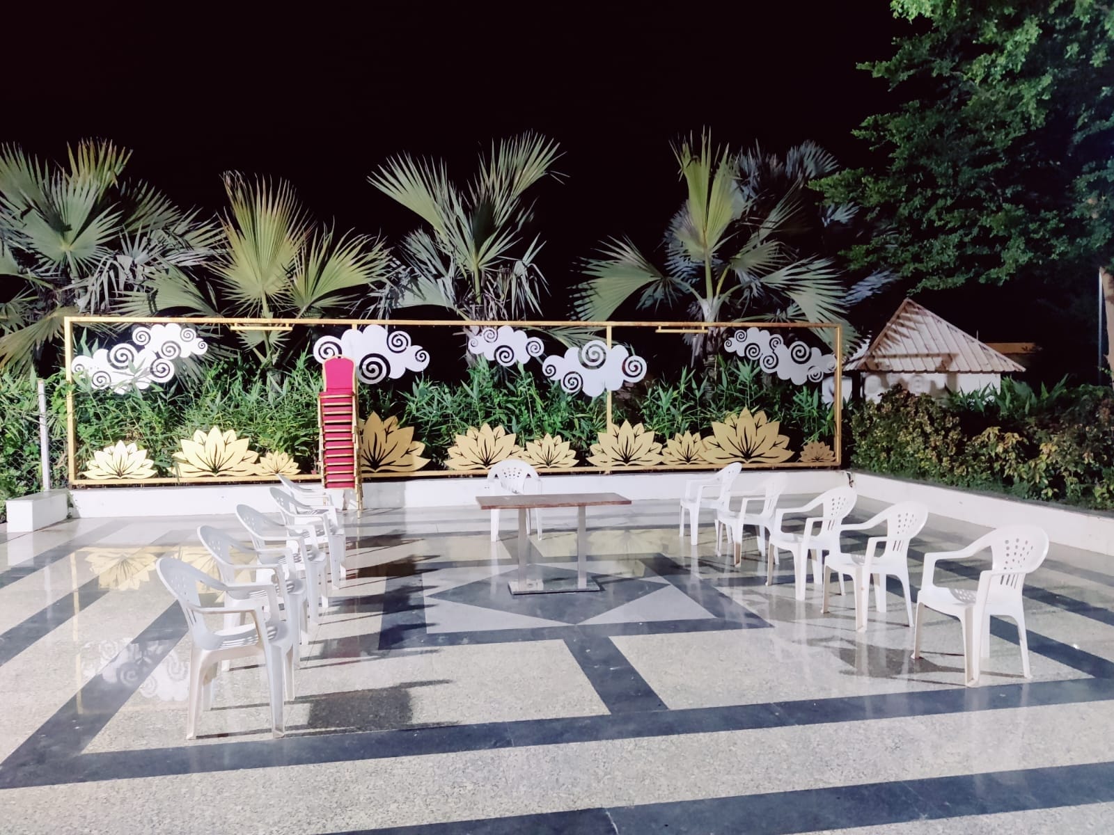 HOTEL RIVERSIDE GREENS - Tap to explore photos