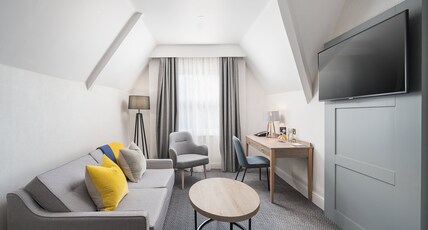 voco St. John's Solihull, an IHG hotel Room Type - 1 Super King Bed Suite Sofa Bed