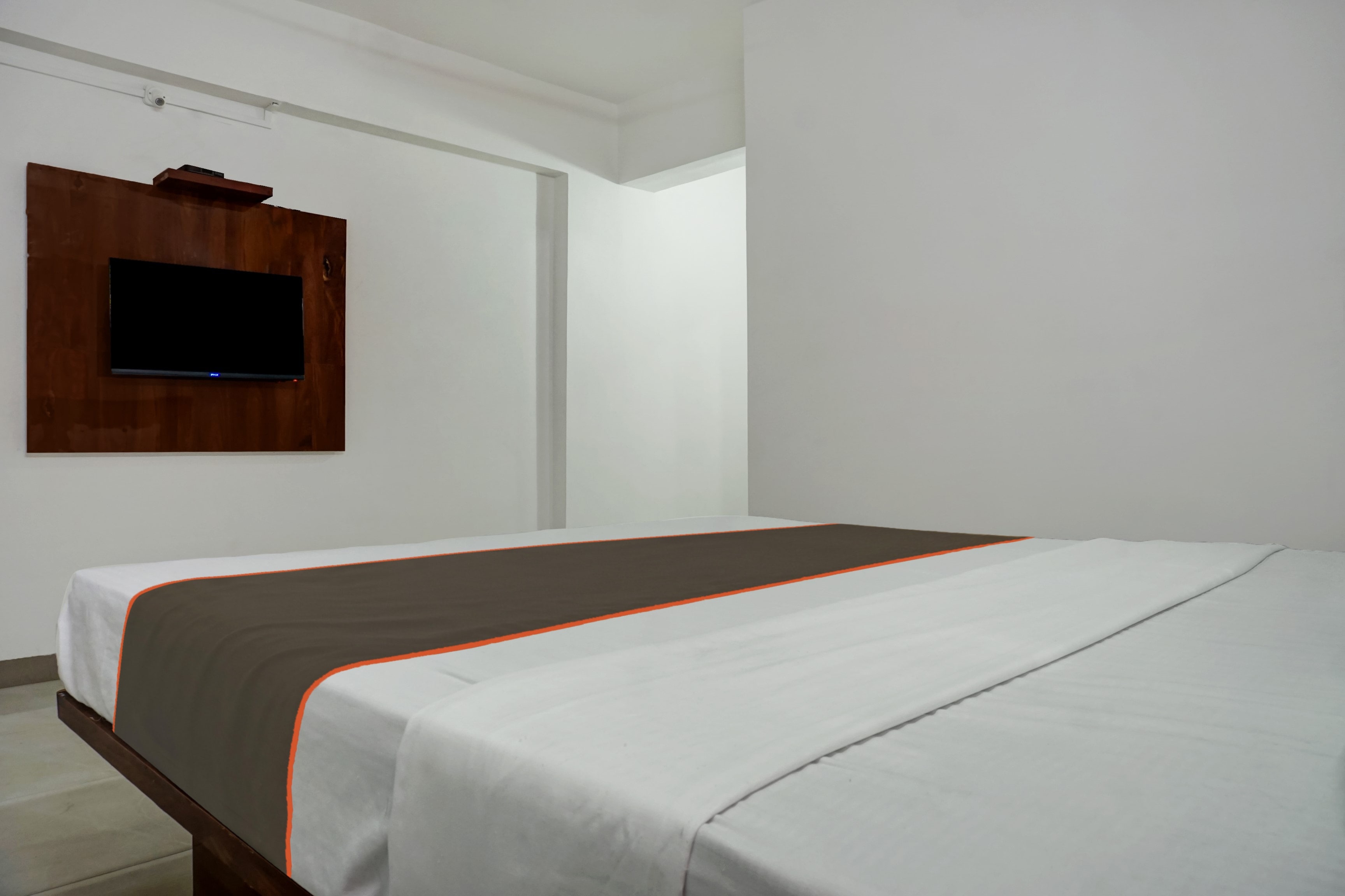 OYO 821424 Sai Inn Lodging - Tap to explore photos