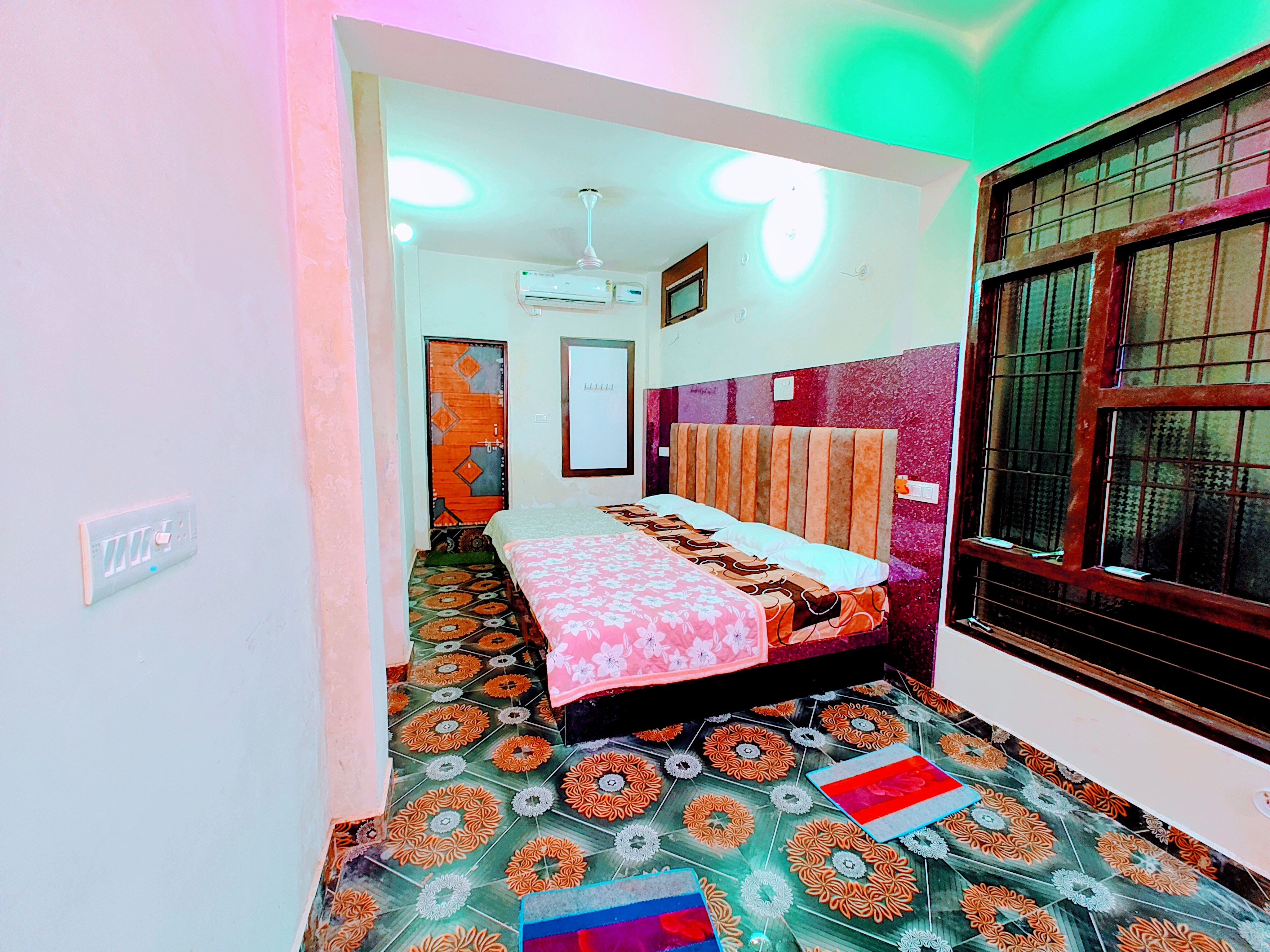 Hotel Vasudev Palace Near Shri Ram Janam Bhumi - Tap to explore photos