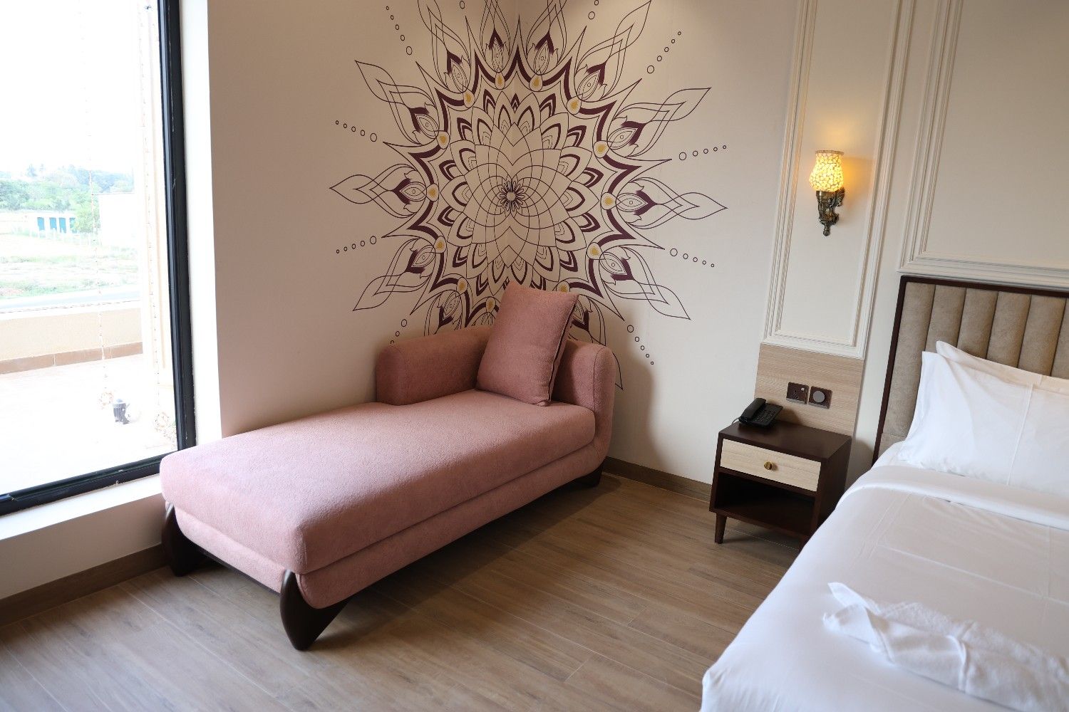 VSeven Hotels - Tap to explore photos