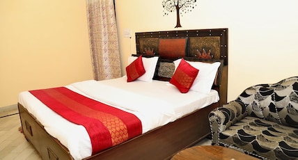 Hotel Golden Plaza 2 Room Type - Deluxe AC Rooms Hotel Golden Plaza 2 Room Type - Deluxe AC Rooms
