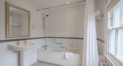 Hilton Puckrup Hall Tewkesbury Room Type - MANOR HOUSE SUPERIOR ROOM