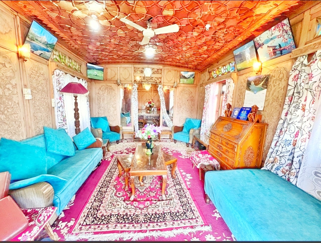 New Bul Bul Houseboat Dal Lake - Tap to explore photos