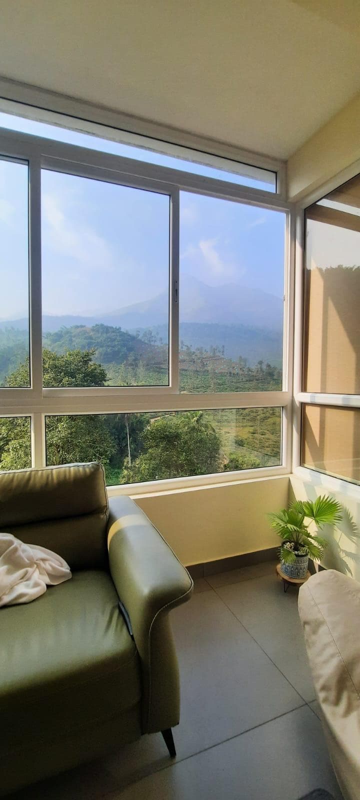 Mountain Serenity Holiday Home - Tap to explore photos
