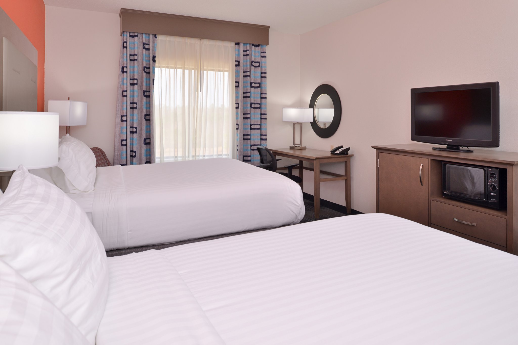 Holiday Inn Express CLANTON - Tap to explore photos