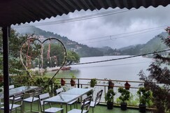 Joey's by the Lakeside