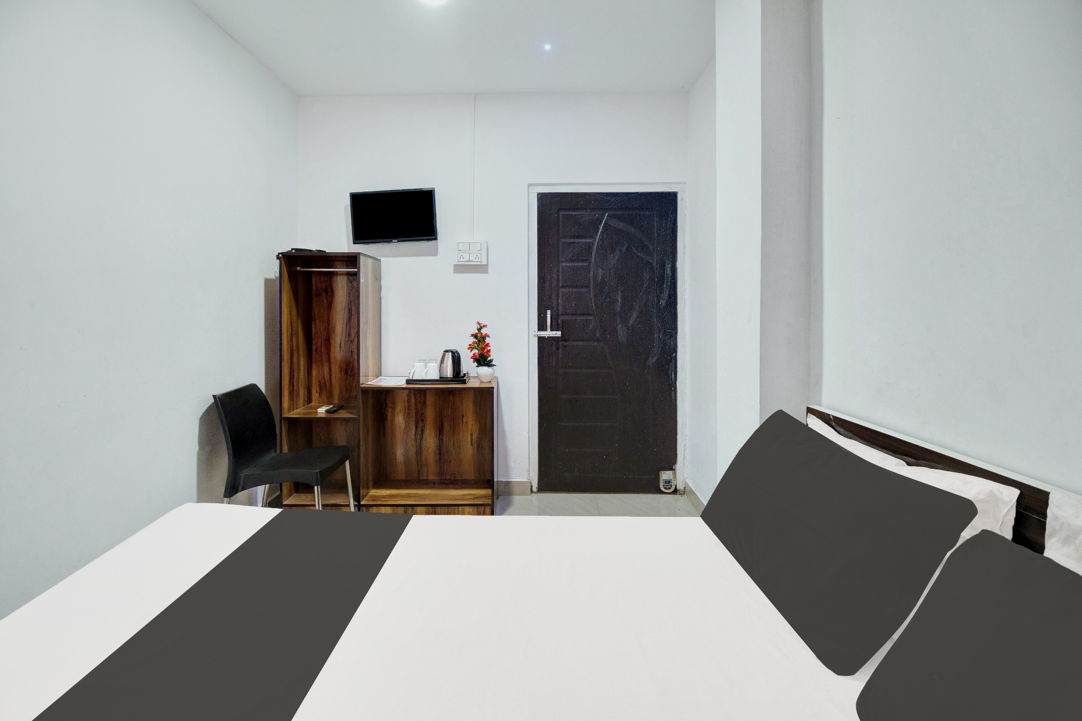 Hotel O ROYAL REGENCY, Pathsala - Tap to explore photos