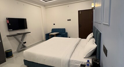 Hotel Dhanwik Room Type - Deluxe Double room Hotel Dhanwik Room Type - Deluxe Double room
