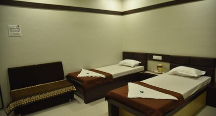 V EXECUTIVE HOTEL Room Type - Deluxe Ac Room