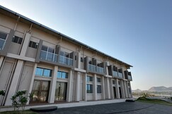 laxmi's peninsula retreat resorts