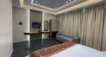 Hotel Vishwaraj Residency Room Type - Premium Room