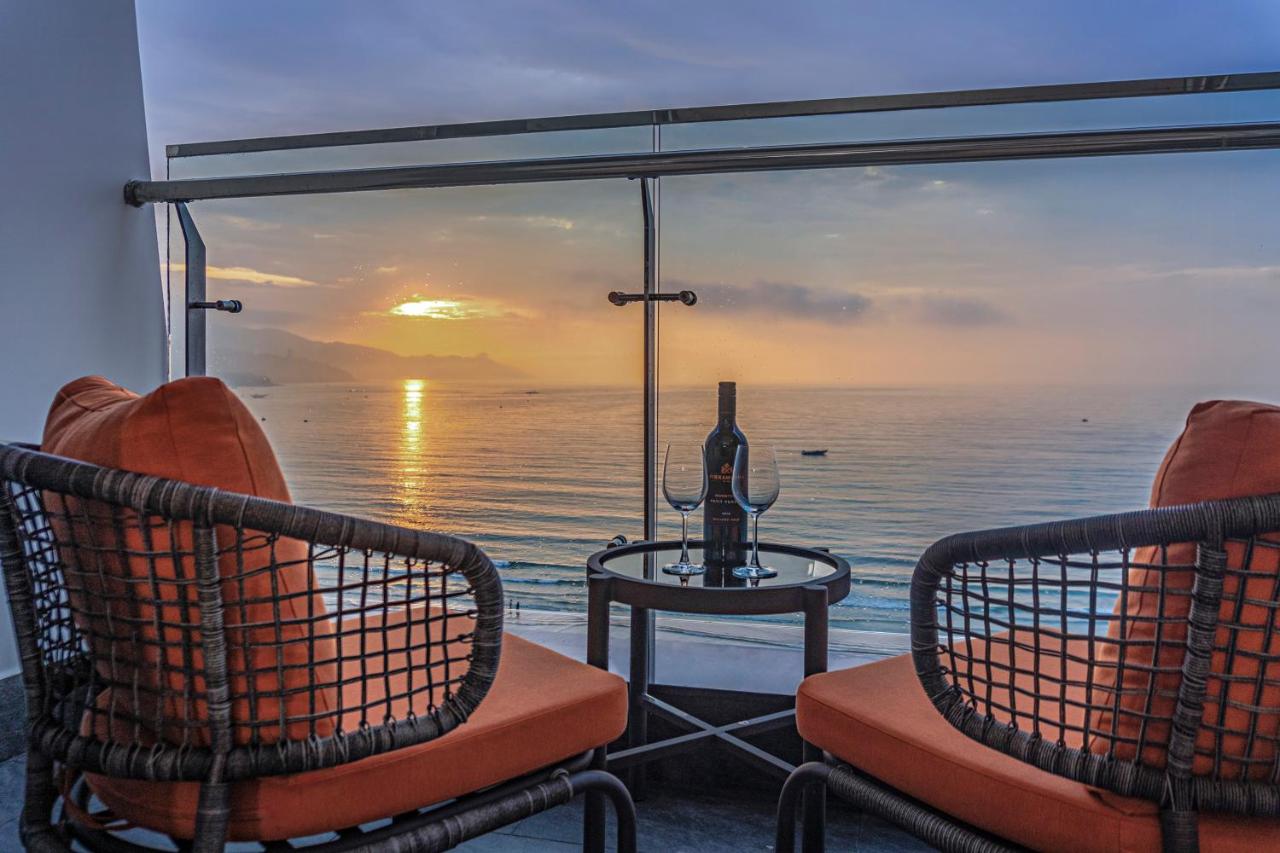 Le Sands Oceanfront Danang Hotel - Tap to explore photos
