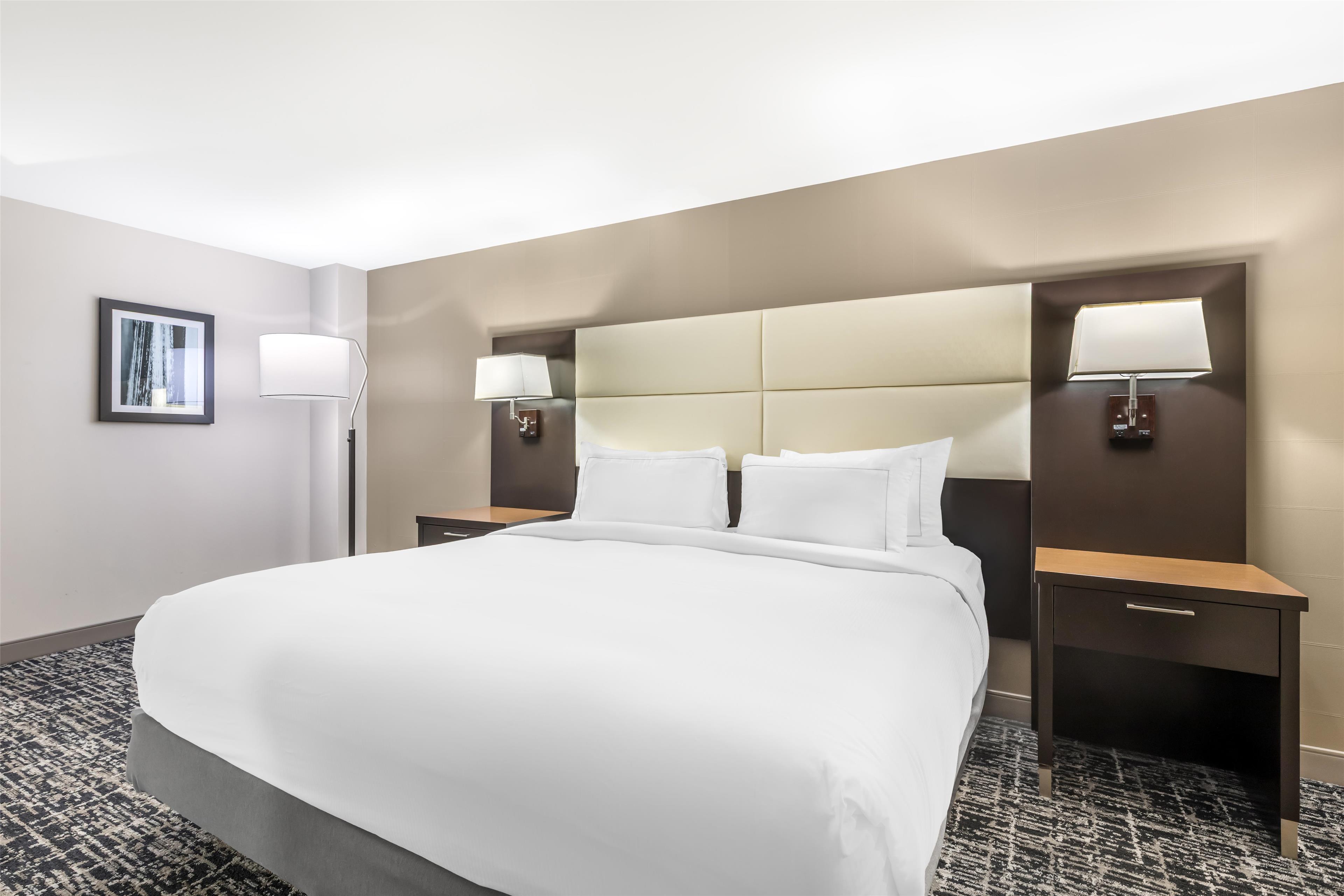 DoubleTree by Hilton Williamsburg - Tap to explore photos