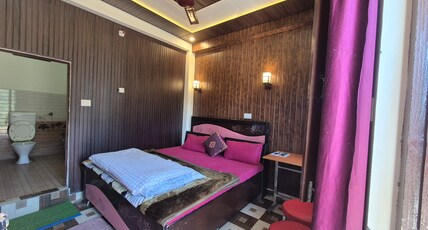 Bisht Hotel And Restaurant Room Type - Deluxe Room with Balcony