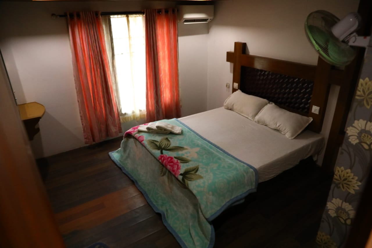Swaruma Houseboats - Tap to explore photos