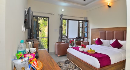 Hotel Dhanolti View by LA Riqueza Room Type - Family Room with Balcony - View of Valleys and Mountains Hotel Dhanolti View by LA Riqueza Room Type - Family Room with Balcony - View of Valleys and Mountains