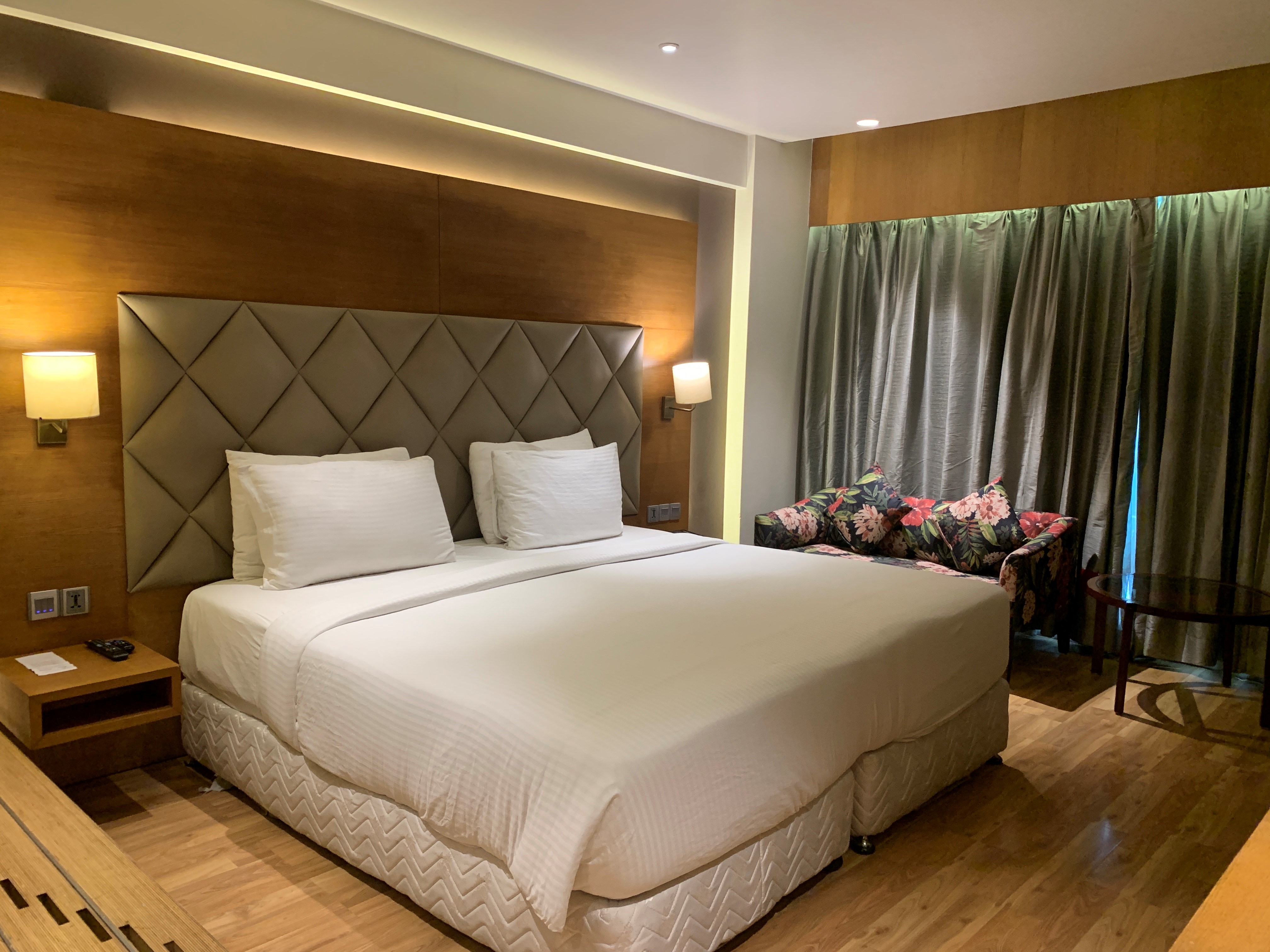 Ramada by Wyndham Darjeeling Gandhi Road - Tap to explore photos