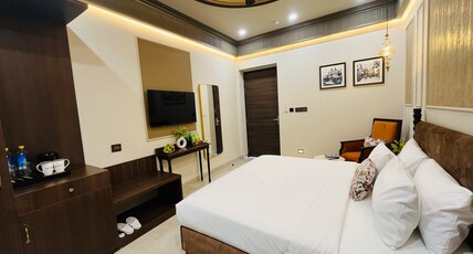 Saltstayz Autograph Connaught Place Room Type - Deluxe Room with Bathtub
