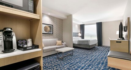 Best Western Premier Route 97 Vernon Room Type - Suite-1 King Bed, Non-Smoking, Sofabed, Kitchenette, Cooking Tops, Full Refrigerator, Shower Only