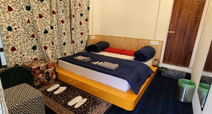 Mitra Hostel Sonamarg Room Type - King Room with Mountain View