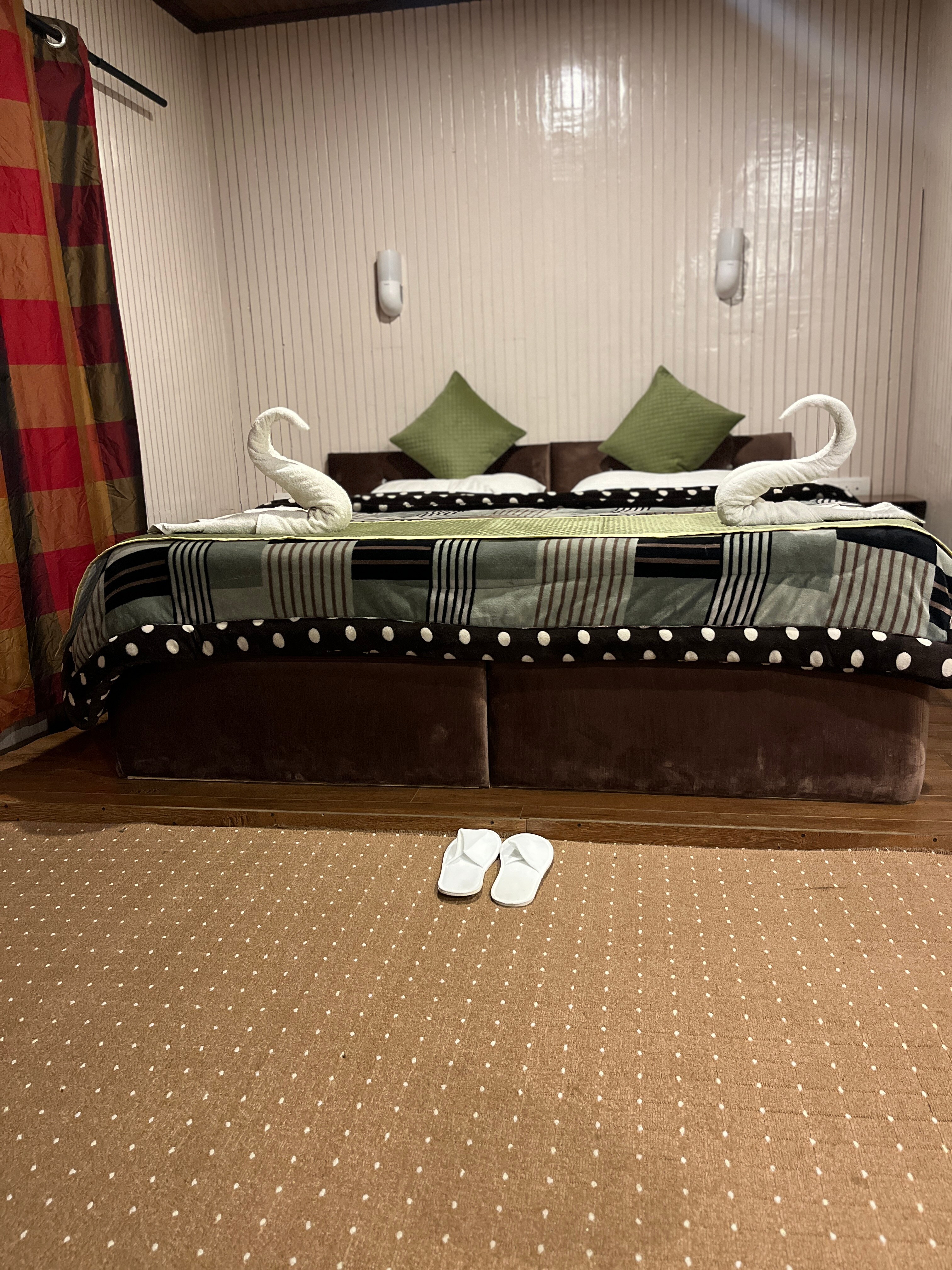 Forest Villa - Tap to explore photos