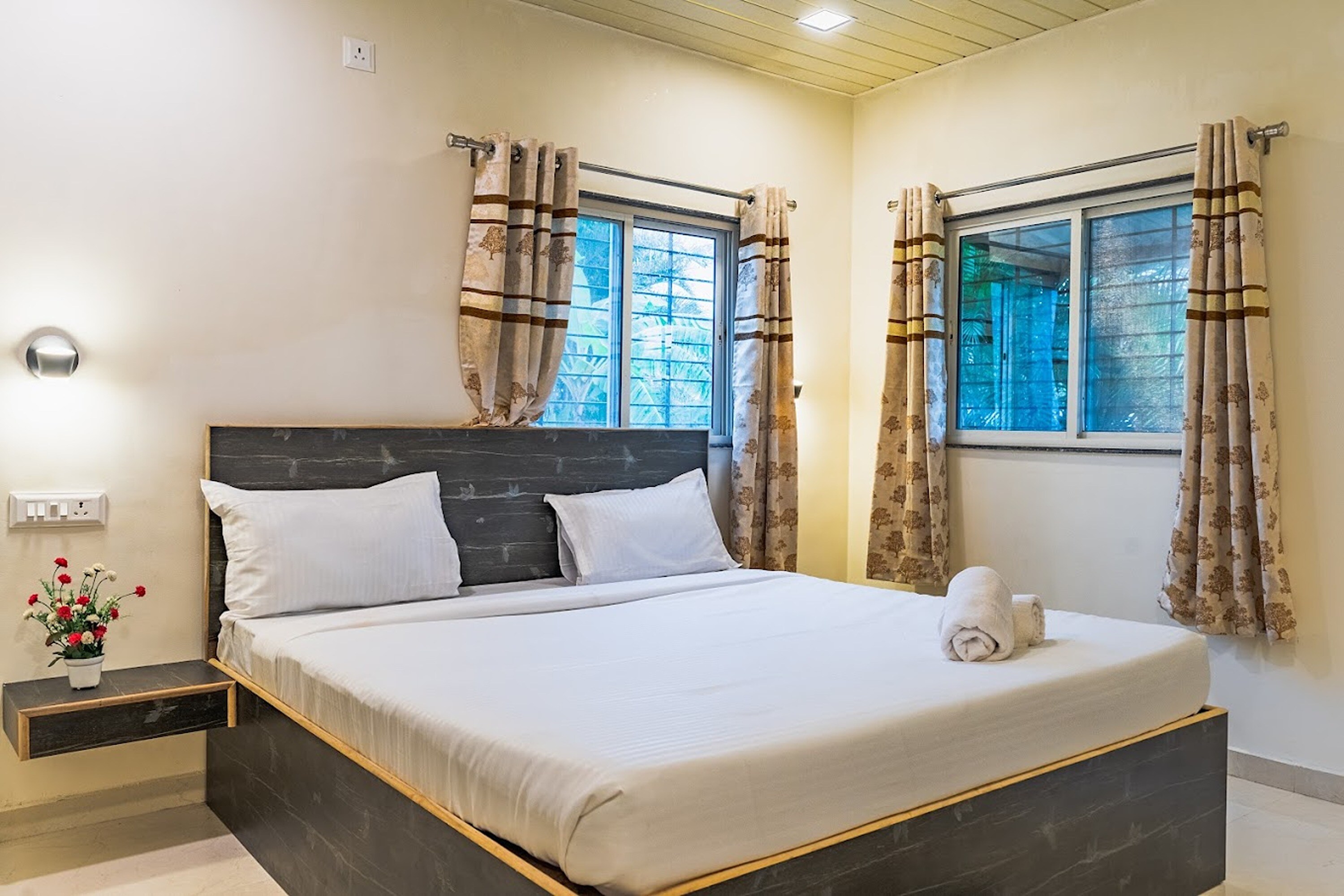 LITTLE HEAVEN - COZY 3BHK VILLA IN NASHIK - Tap to explore photos