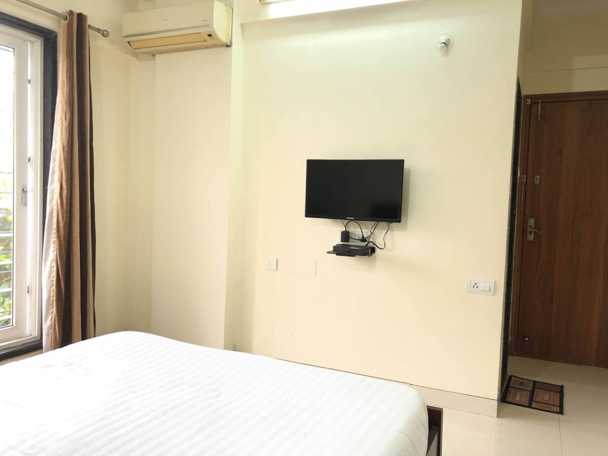Service Apartment in BKC, Mumbai - 302 - Tap to explore photos