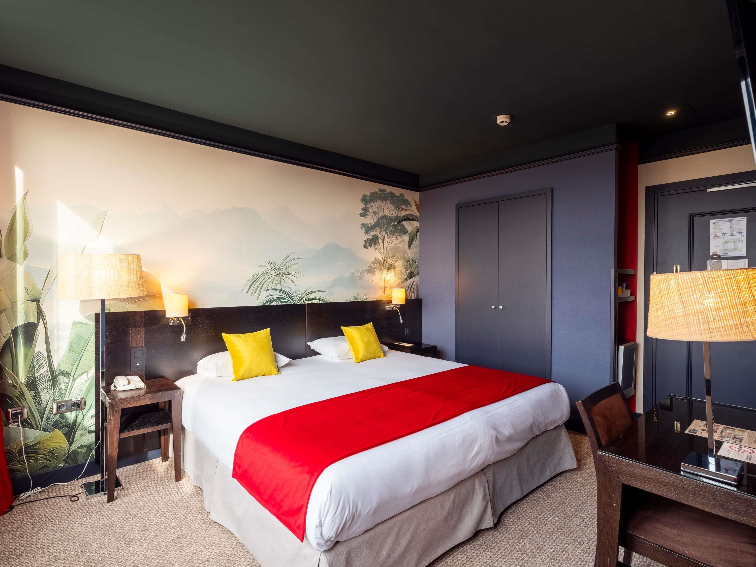 MERCURE BORDEAUX CHARTRONS - Tap to explore photos