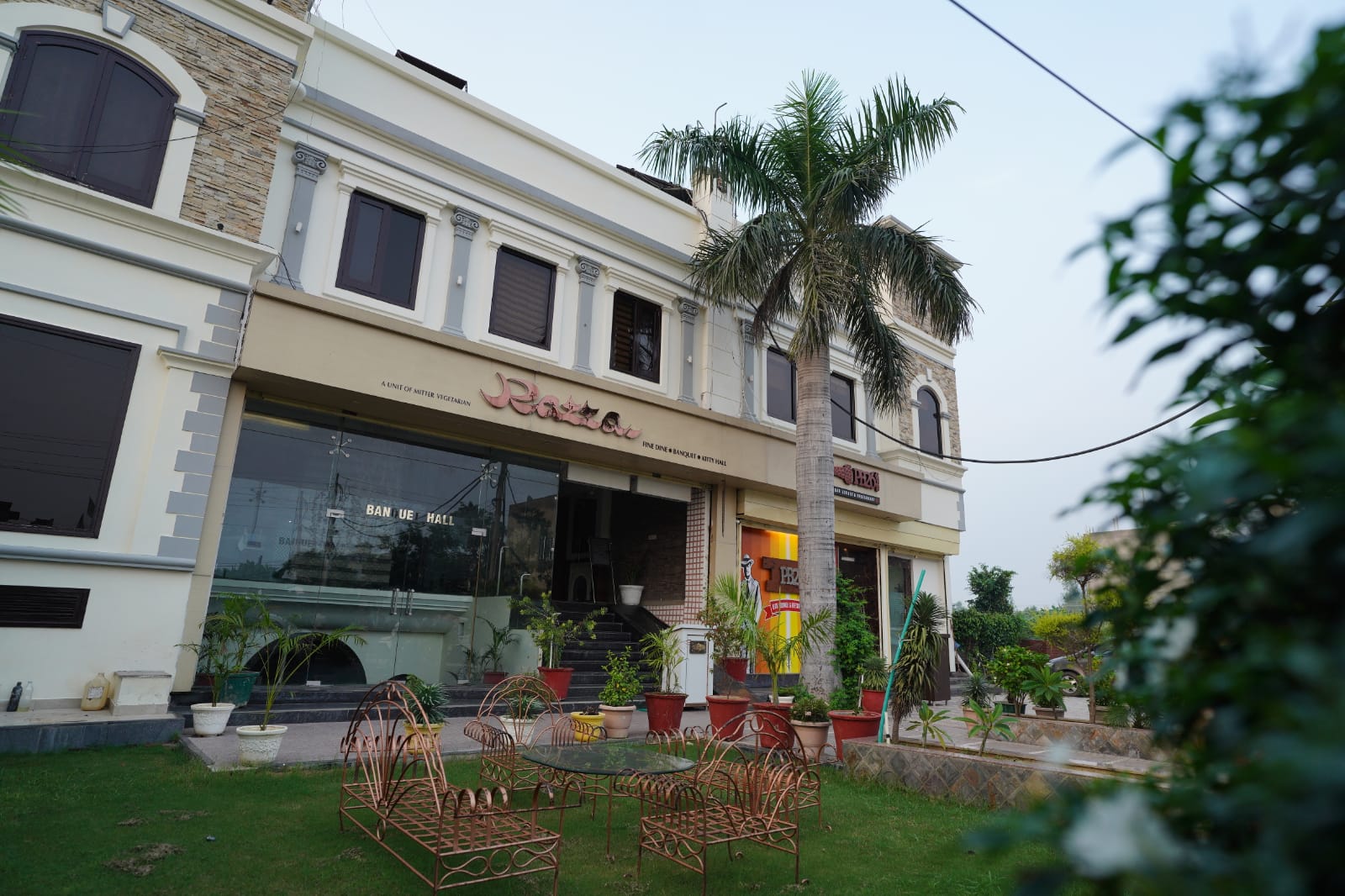 Hotel Razza - Tap to explore photos