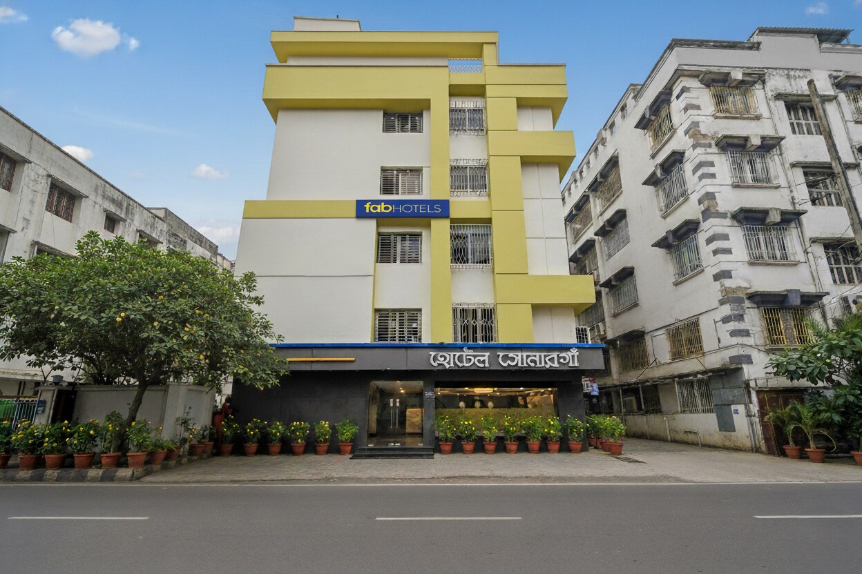 FabHotel Sonargaon - Nr. Park Street - Tap to explore photos