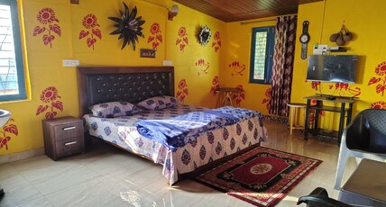 DARSHAN LEELA HOMESTAY Room Type - sunflower room