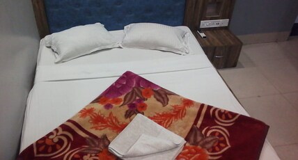 Hotel TR Palace Room Type - Stanndard Ac Room