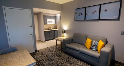 COSUITES SALTILLO HOTEL, an IHG hotel Room Type - 2 Bedroom Suite 1 Queen 2 Double