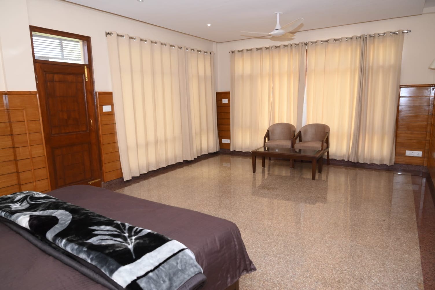 Hotel Som Kunj Circuit House - Tap to explore photos