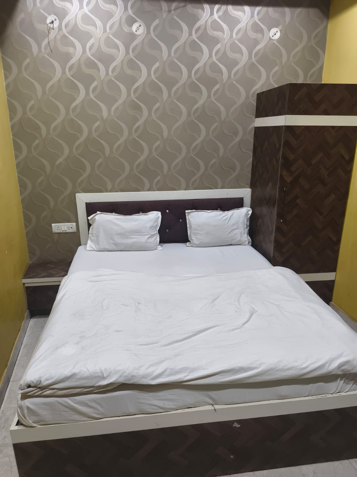 Rishikunj Guest House - Tap to explore photos
