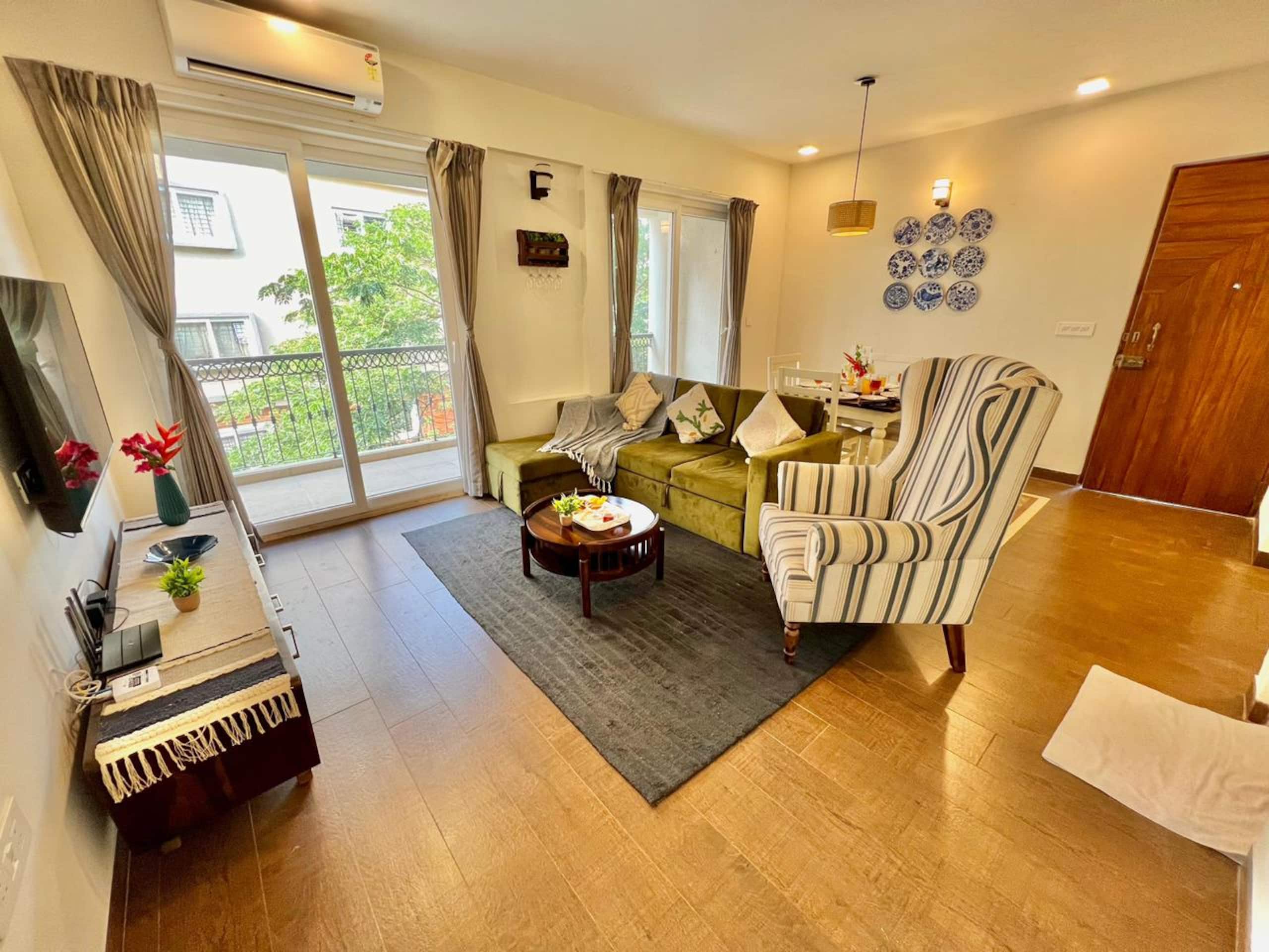 2 BHK Luxe Apt 10 mins to Vagator Common Pool - Tap to explore photos